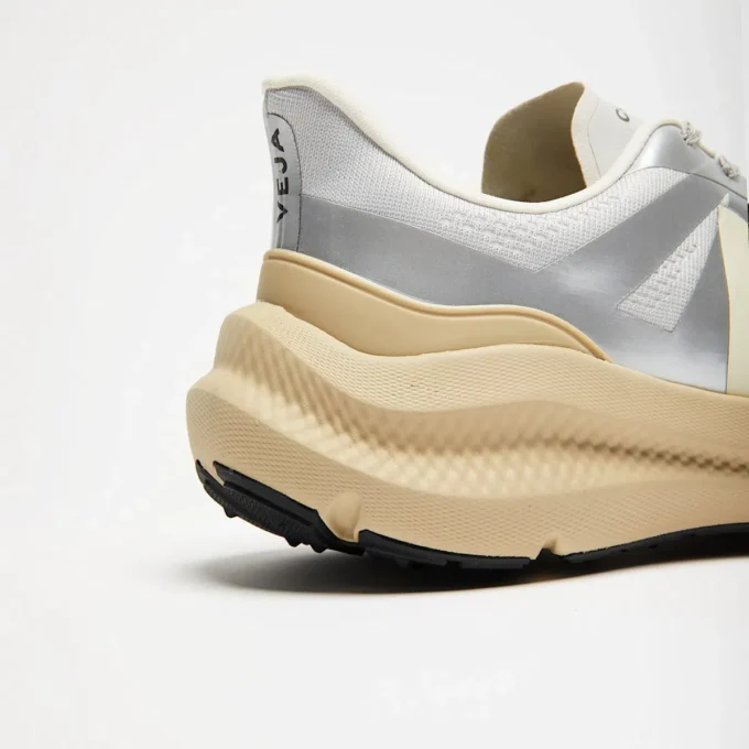Condor 3 Advanced Engineered-Mesh Silver Cashew Almond Condor 3 Advanced Engineered-Mesh Silver Cashew Almond